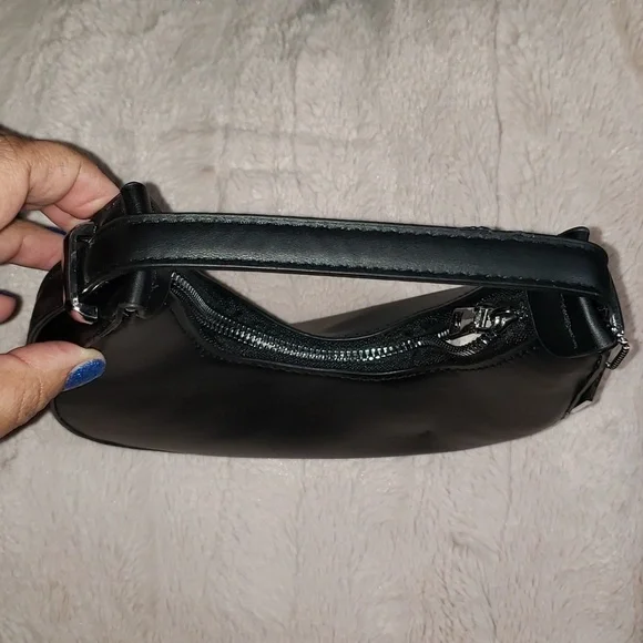 NEW- Small Faux Leather Cluth/ Purse - Picture 3 of 8